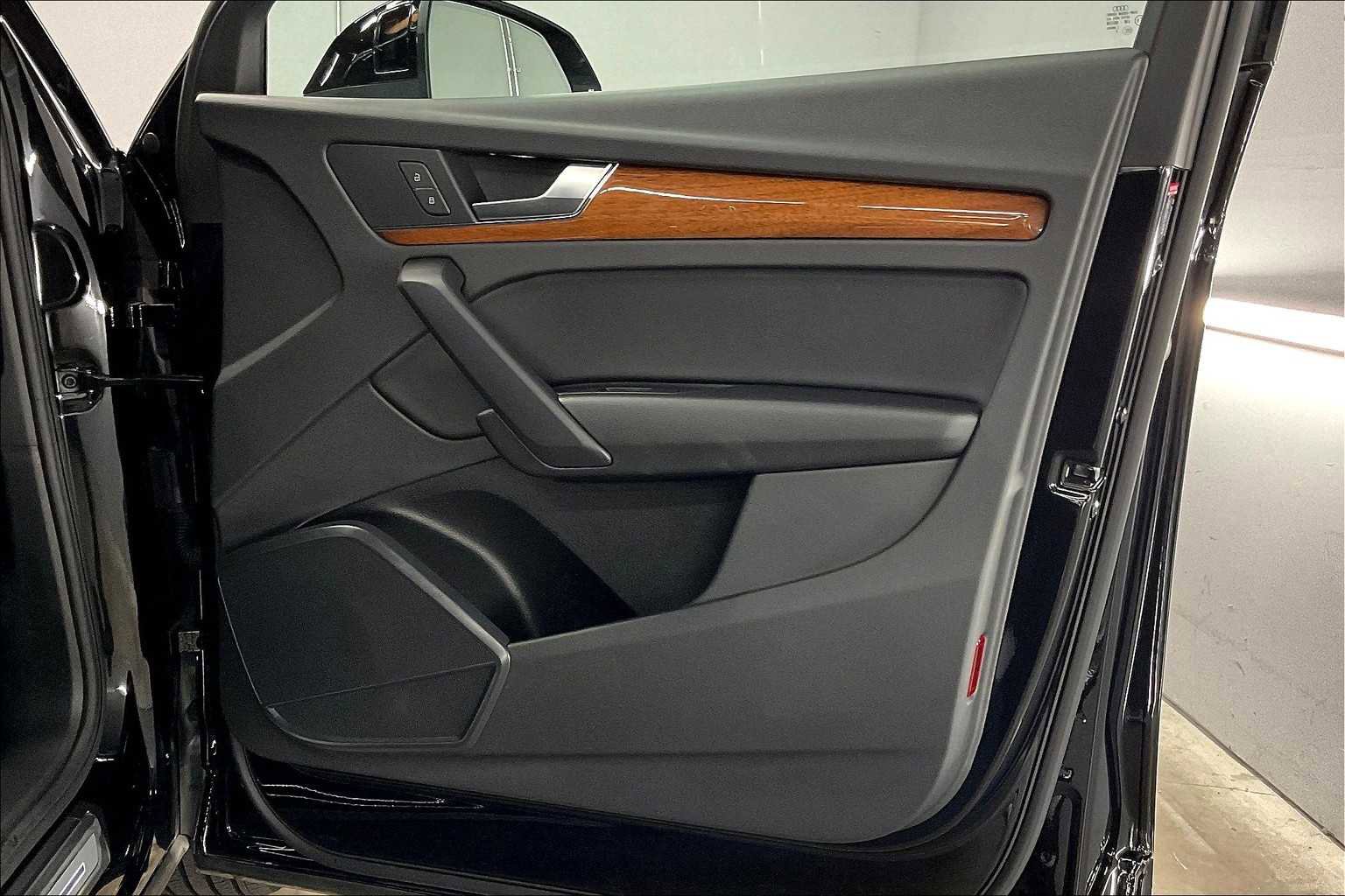 Used 2023 Audi Q5 2.0T Premium image 25