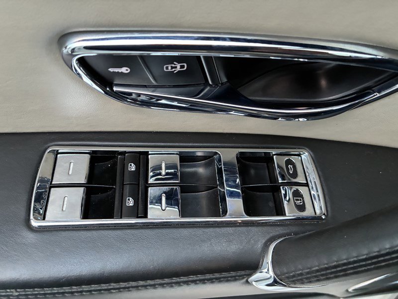 Used 2015 Bentley Flying Spur V8 image 19