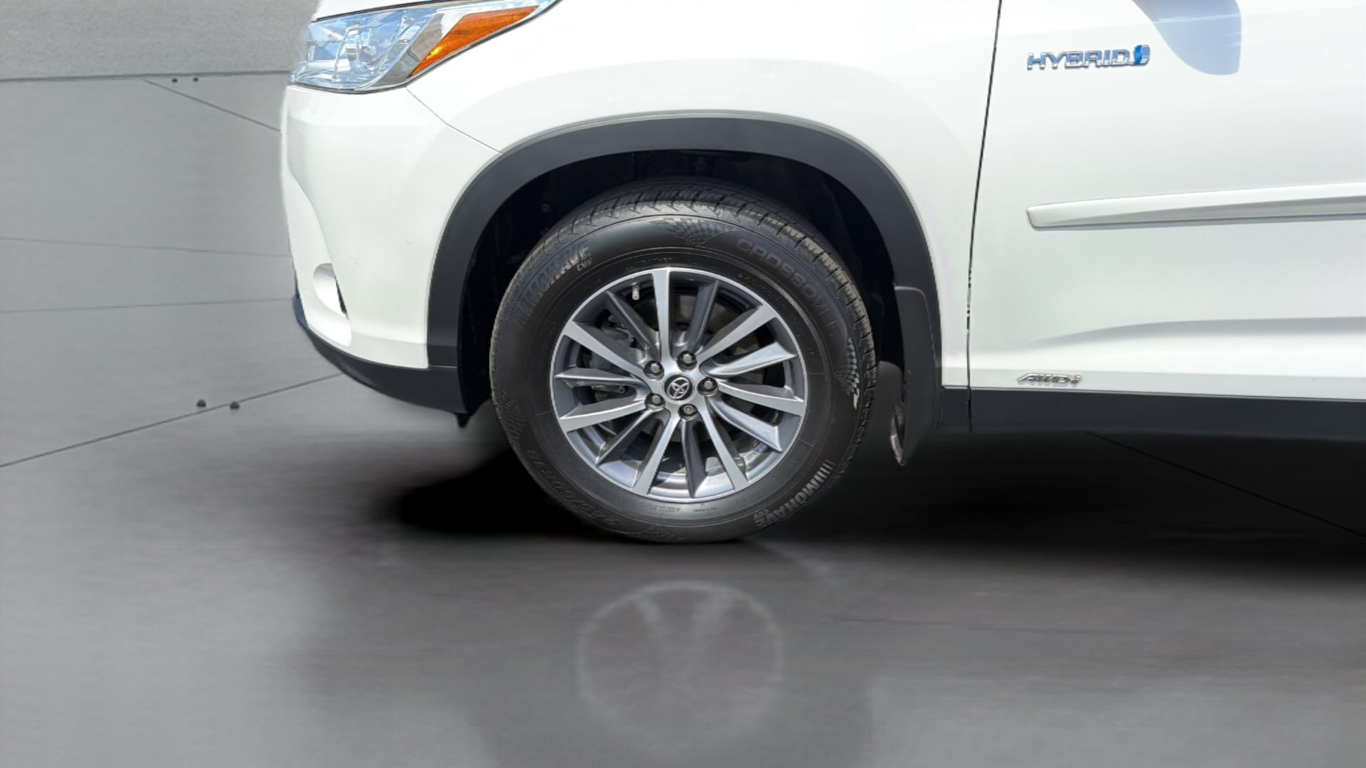Used 2019 Toyota Highlander XLE AWD/4WD image 38