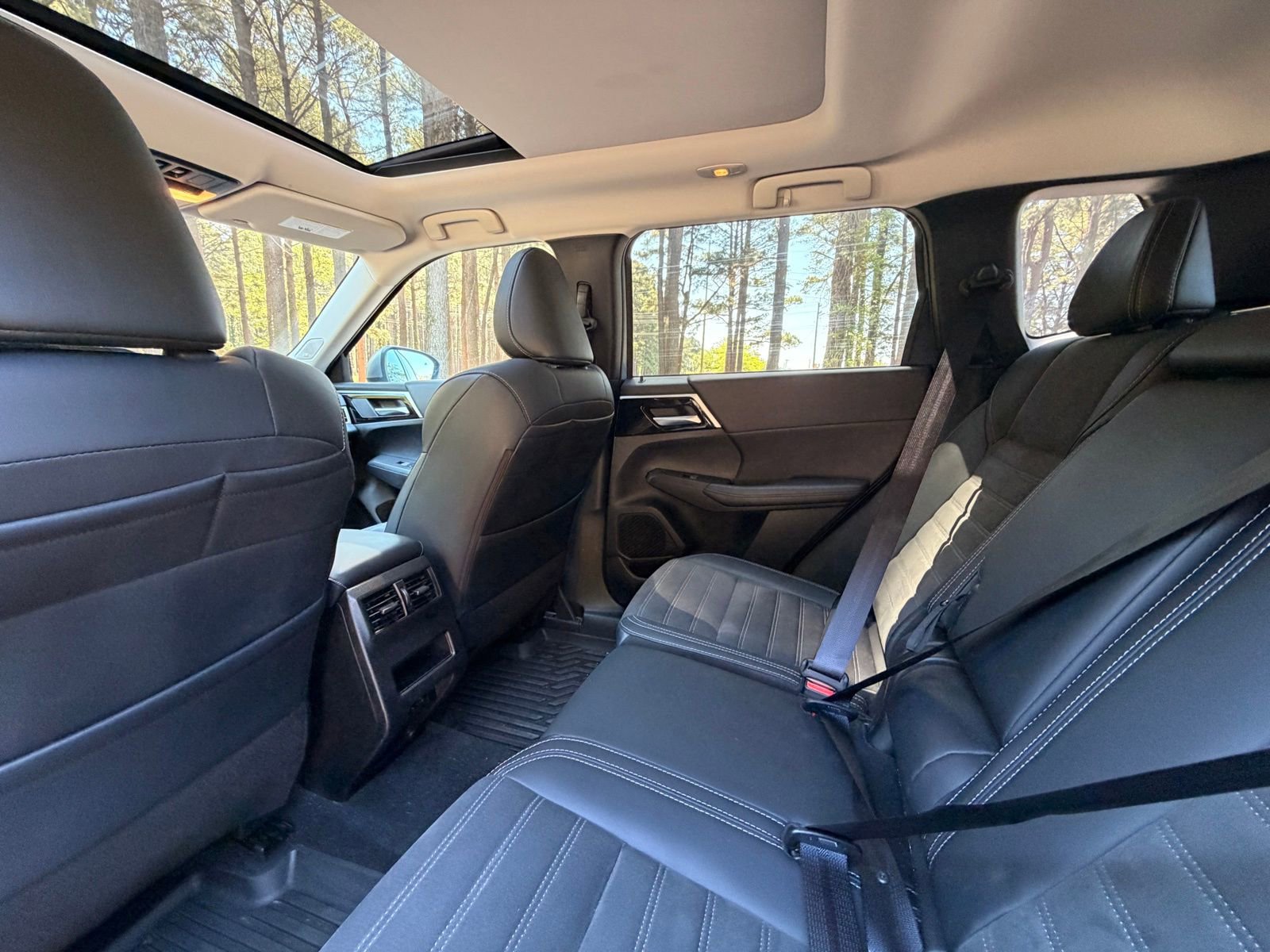 Used 2024 Mitsubishi Outlander AWD image 15