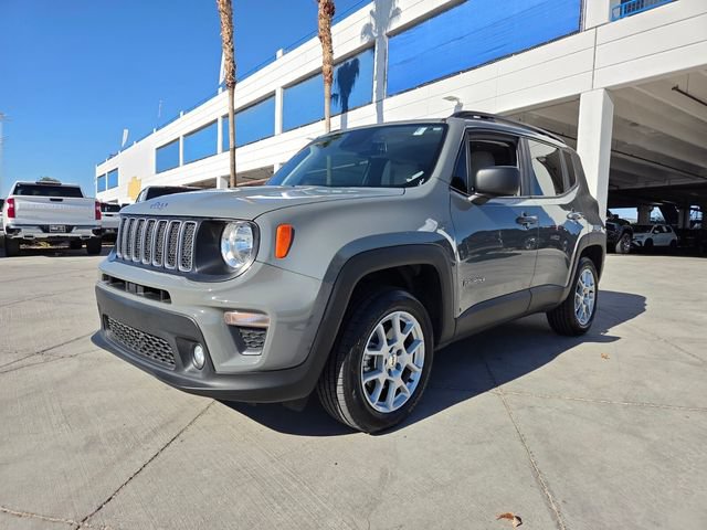 Used 2022 Jeep Renegade Latitude AWD/4WD image 2