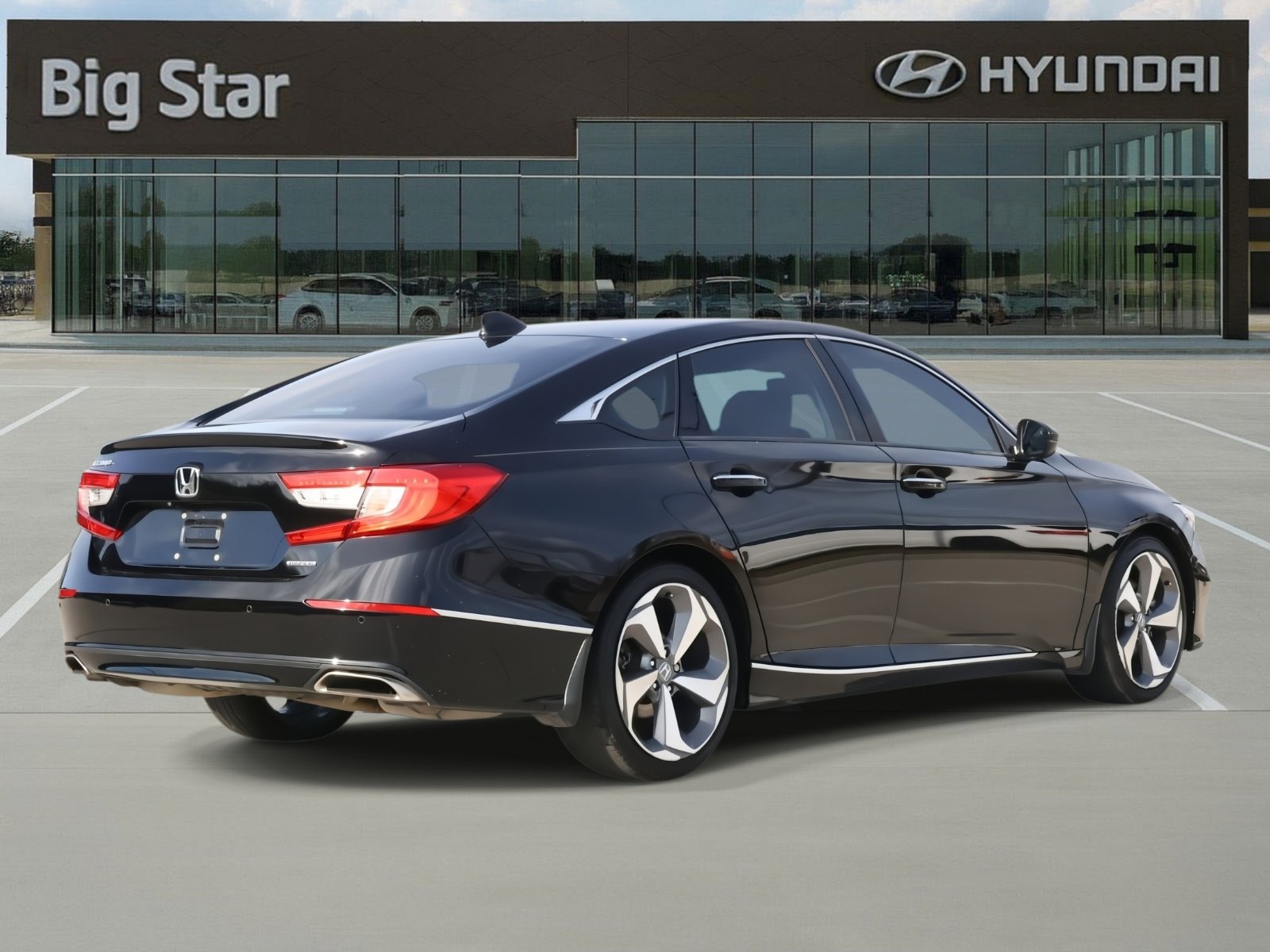 Used 2018 Honda Accord Touring image 4