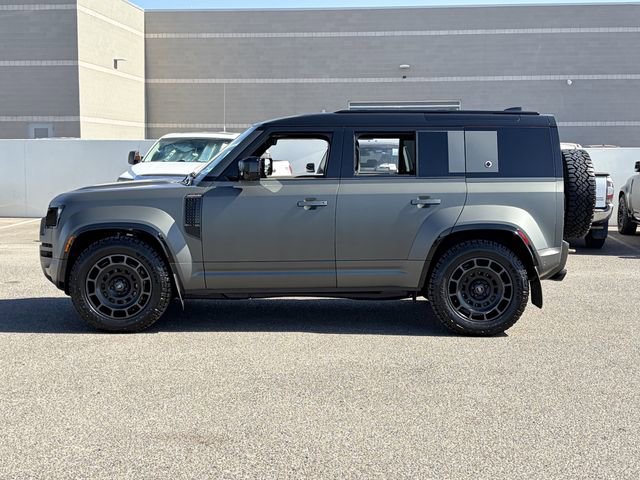 Used 2025 Land Rover Defender 110 AWD/4WD image 31