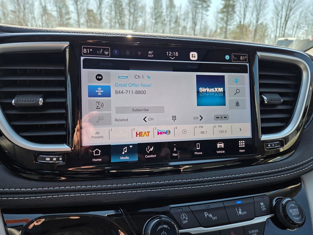 Used 2024 Chrysler Pacifica Limited image 16