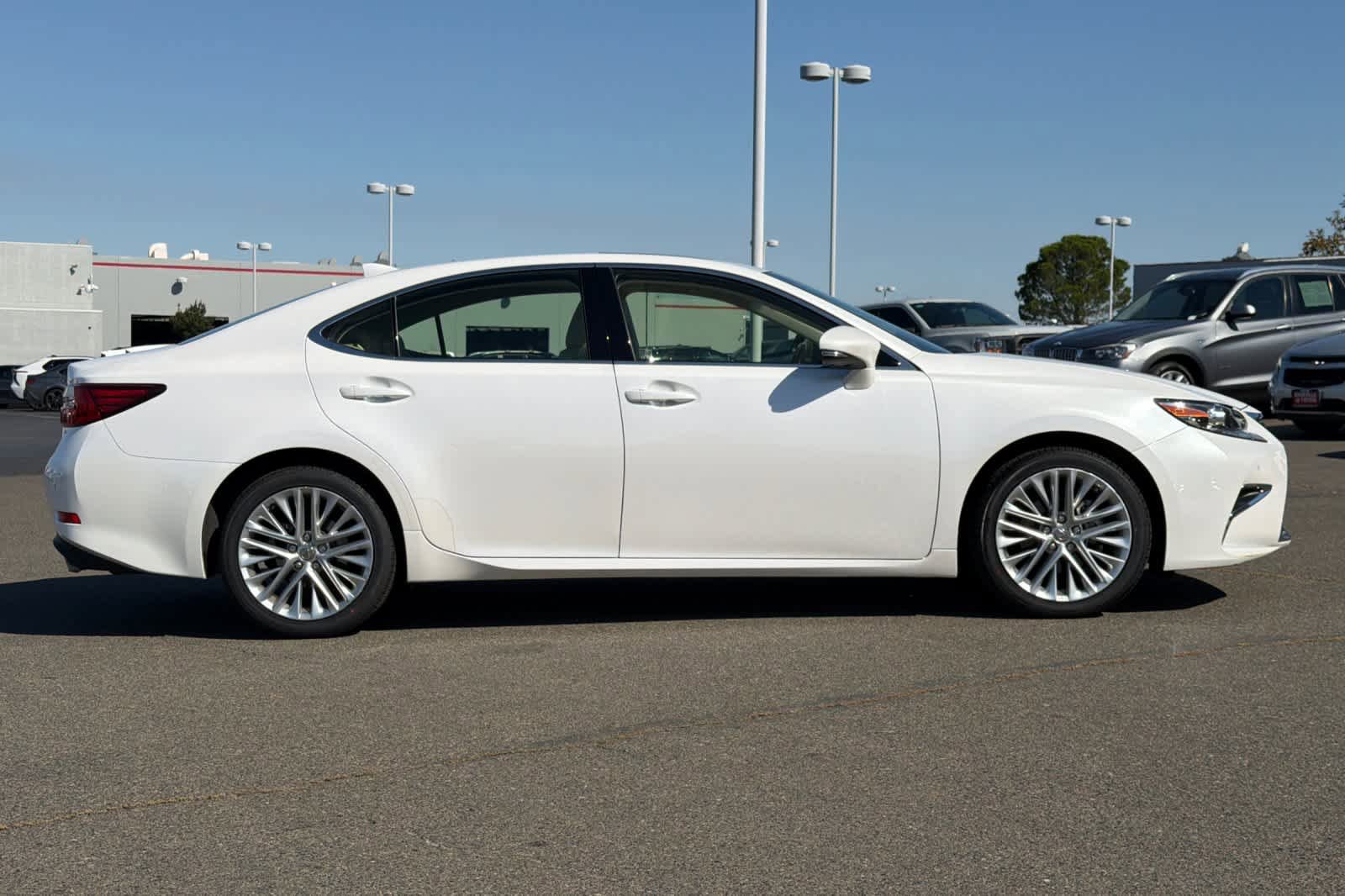 Used 2016 Lexus ES 350 w/ Luxury Package w/Wood Trim FWD image 6
