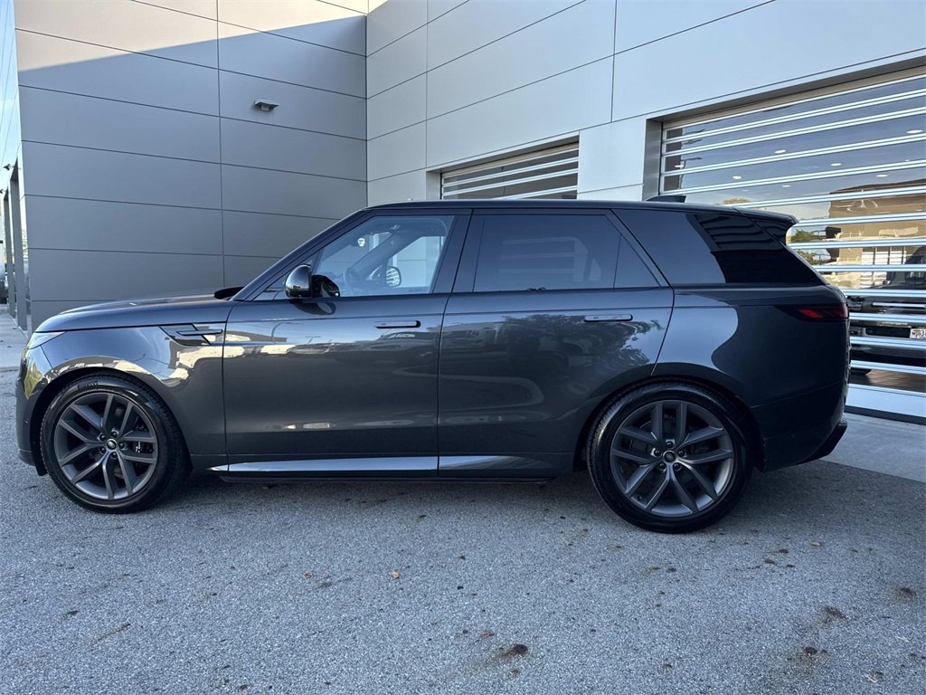 Used 2023 Land Rover Range Rover Sport SE Dynamic image 3