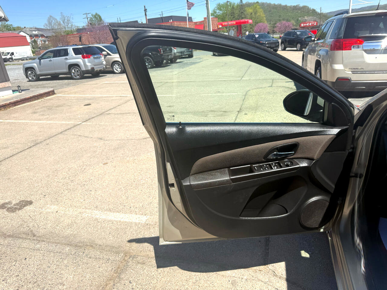 Used 2015 Chevrolet Cruze LT image 19