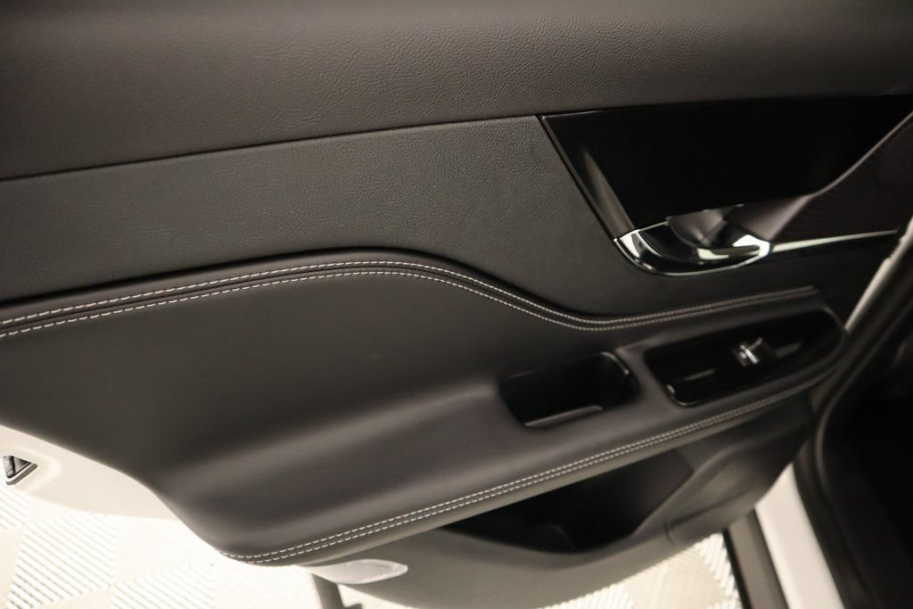 New 2026 Lincoln Corsair Premiere FWD image 18