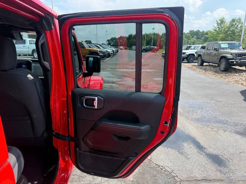 Used 2025 Jeep Wrangler Unlimited Sahara w/ Safety Group AWD/4WD image 51