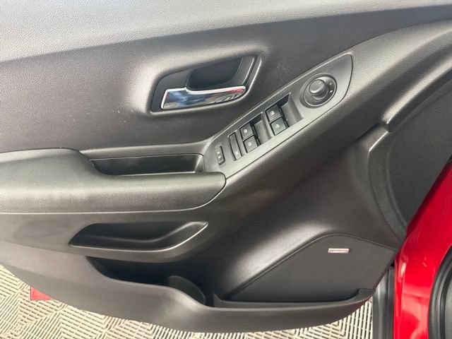 Used 2018 Chevrolet Trax LT w/ Sun & Sound Package AWD/4WD image 18