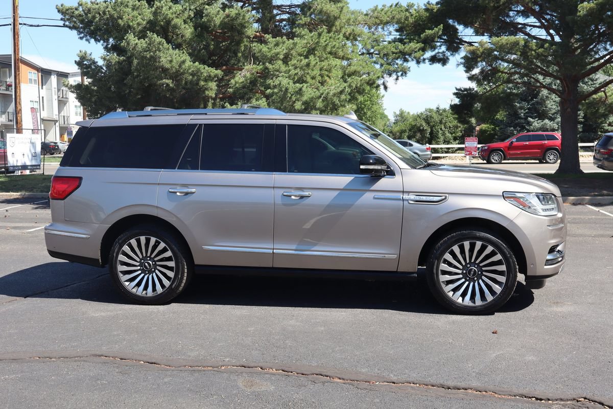 Used 2018 Lincoln Navigator Reserve w/ Technology Package AWD/4WD image 3