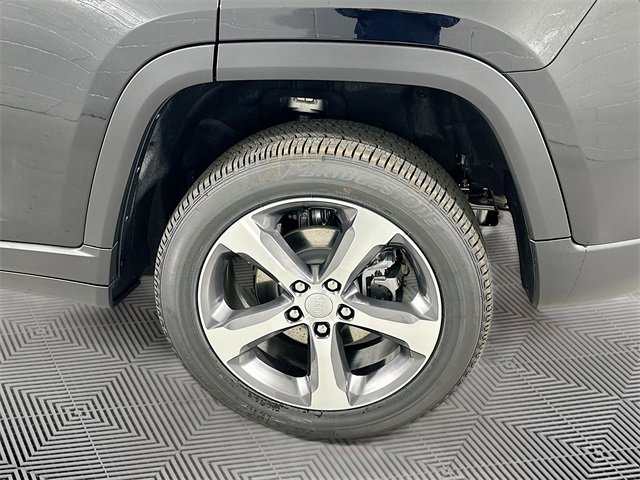 New 2025 Jeep Grand Cherokee Limited w/ Luxury Tech Group II image 16