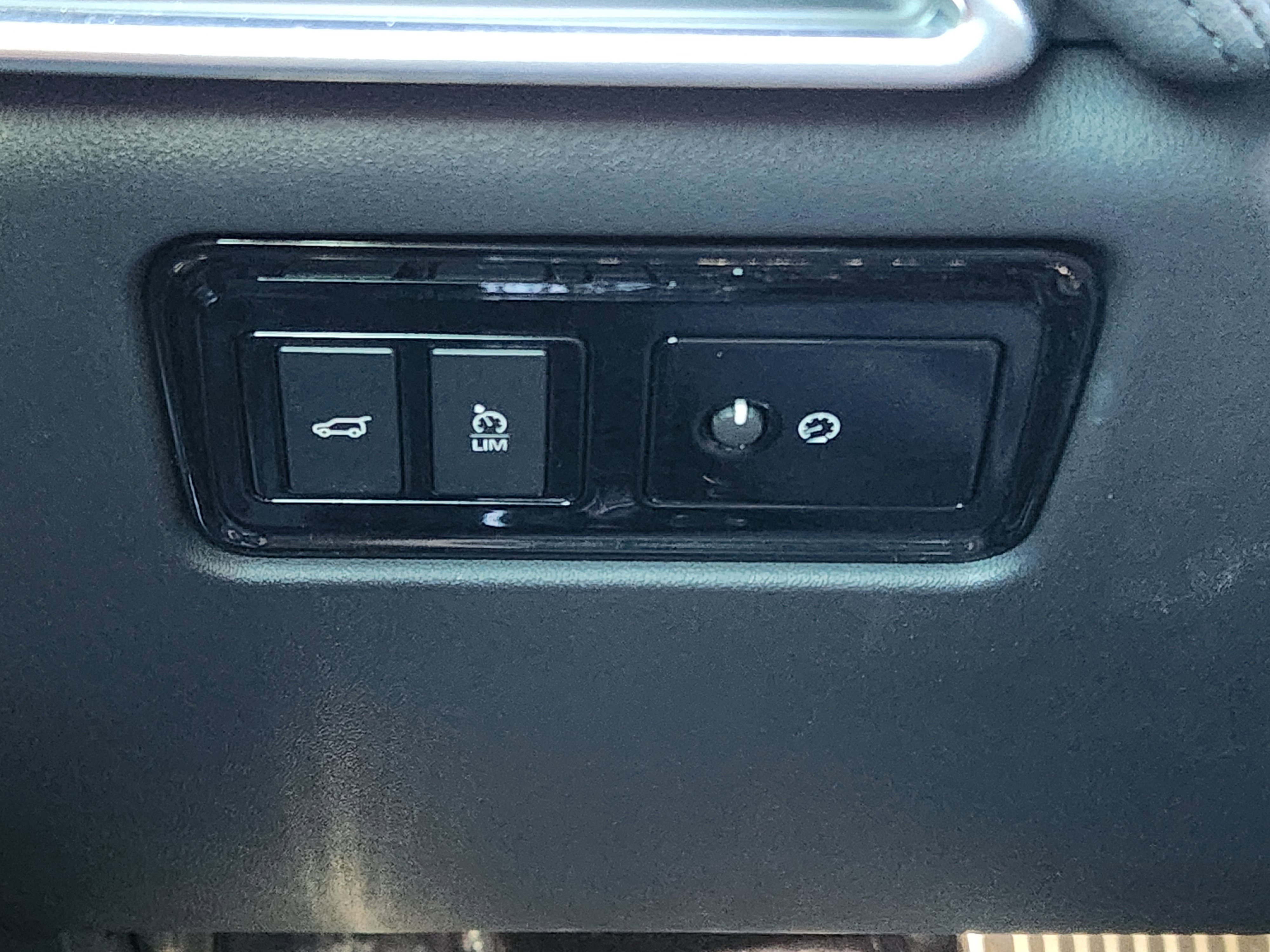 Used 2019 Jaguar F-PACE Portfolio image 27