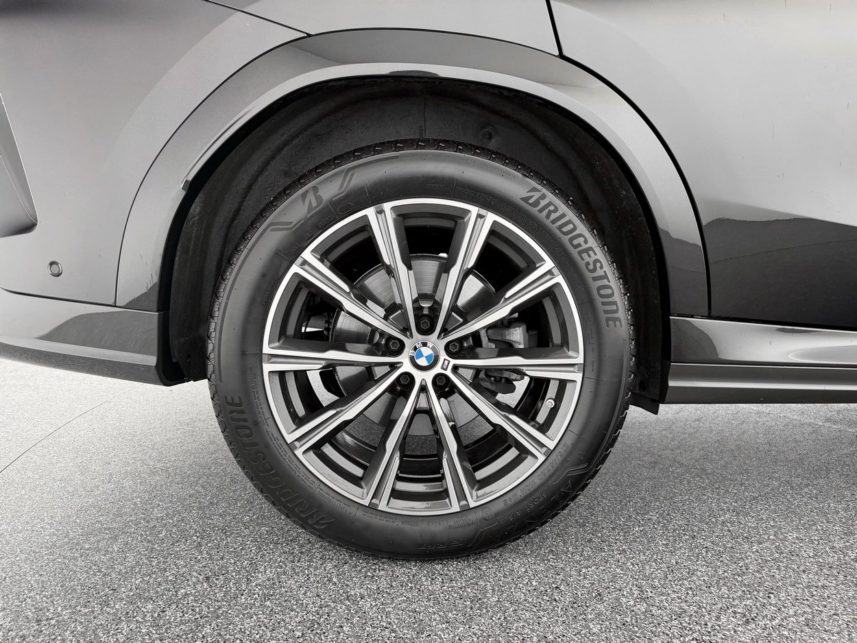 Used 2026 BMW X6 xDrive40i w/ Climate Comfort Package image 33