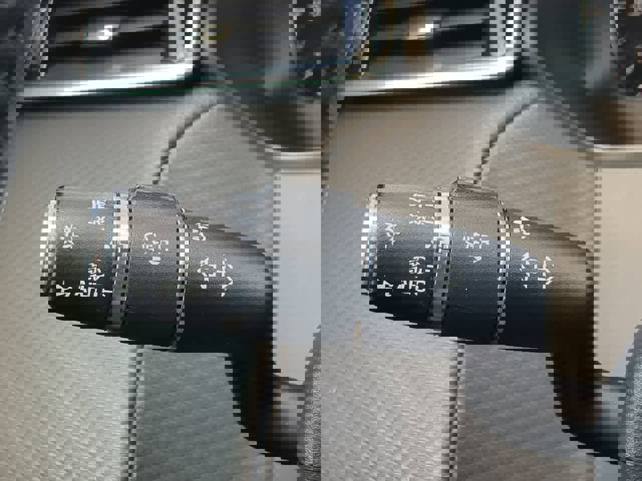 Used 2019 Land Rover Range Rover Velar S image 27