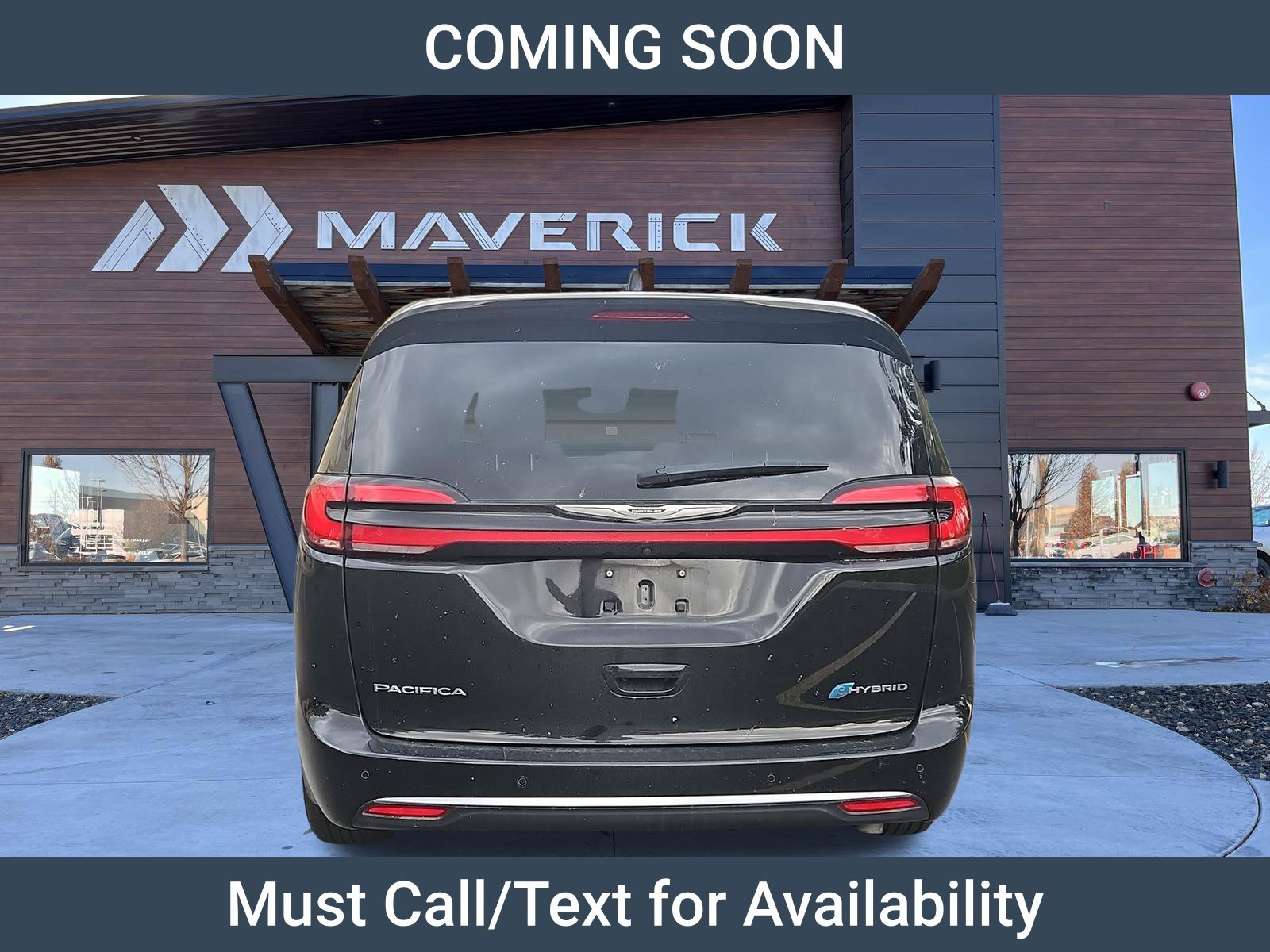 Used 2024 Chrysler Pacifica Limited FWD image 4
