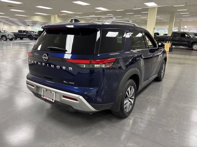 Used 2023 Nissan Pathfinder SL AWD/4WD image 7