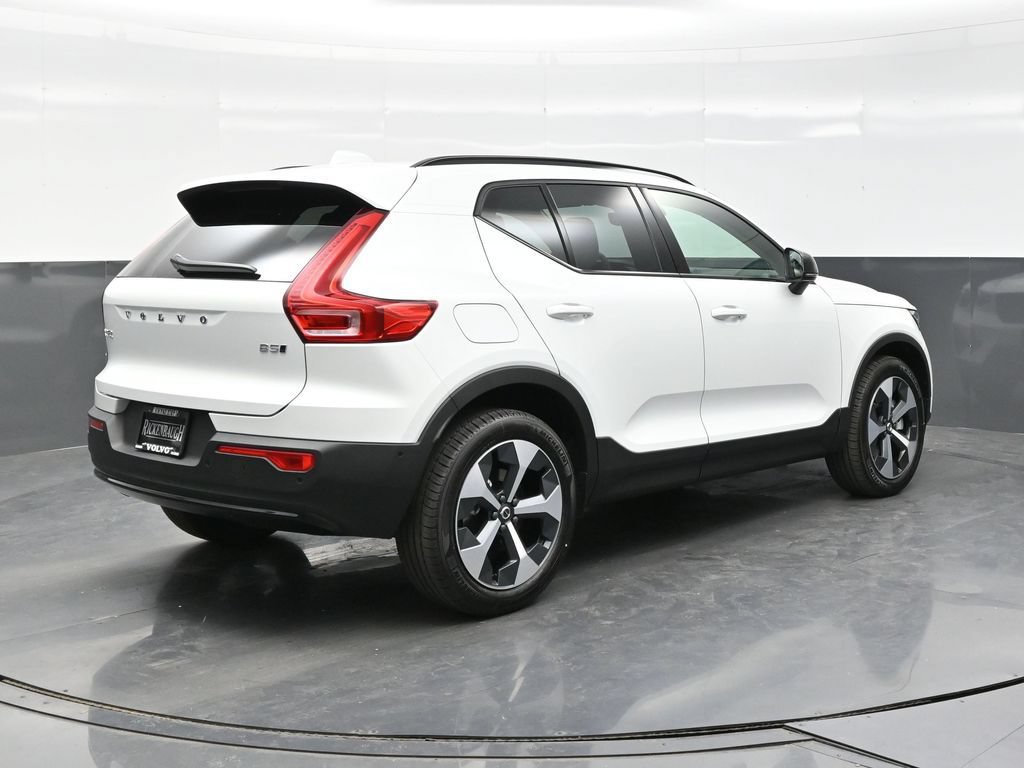 New 2026 Volvo XC40 B5 Plus w/ Climate Package AWD/4WD image 7
