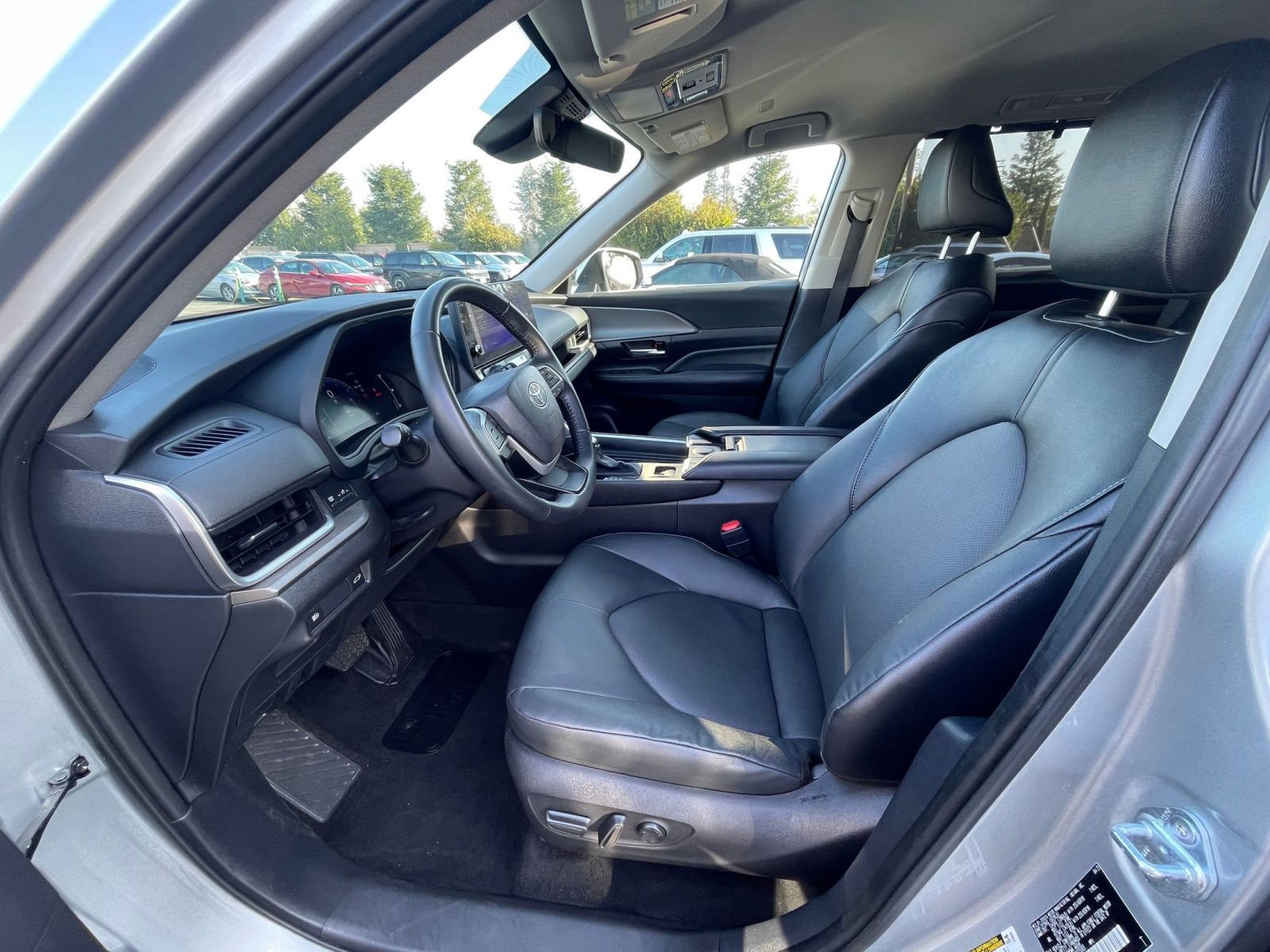 Used 2025 Toyota Grand Highlander FWD image 29