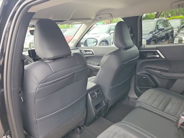 New 2025 Mitsubishi Outlander SE image 15
