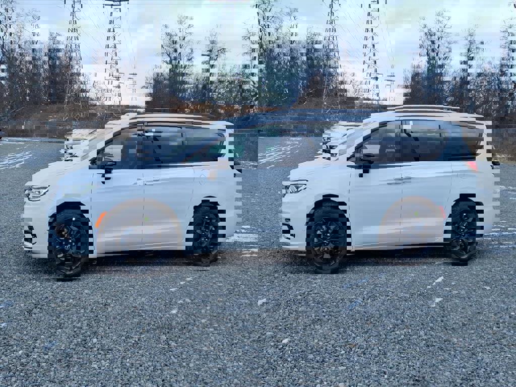 New 2026 Chrysler Pacifica Limited image 2