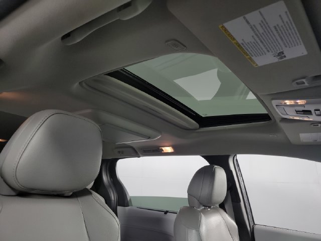 Used 2025 Toyota Sienna XLE w/ XLE Plus Package FWD image 21