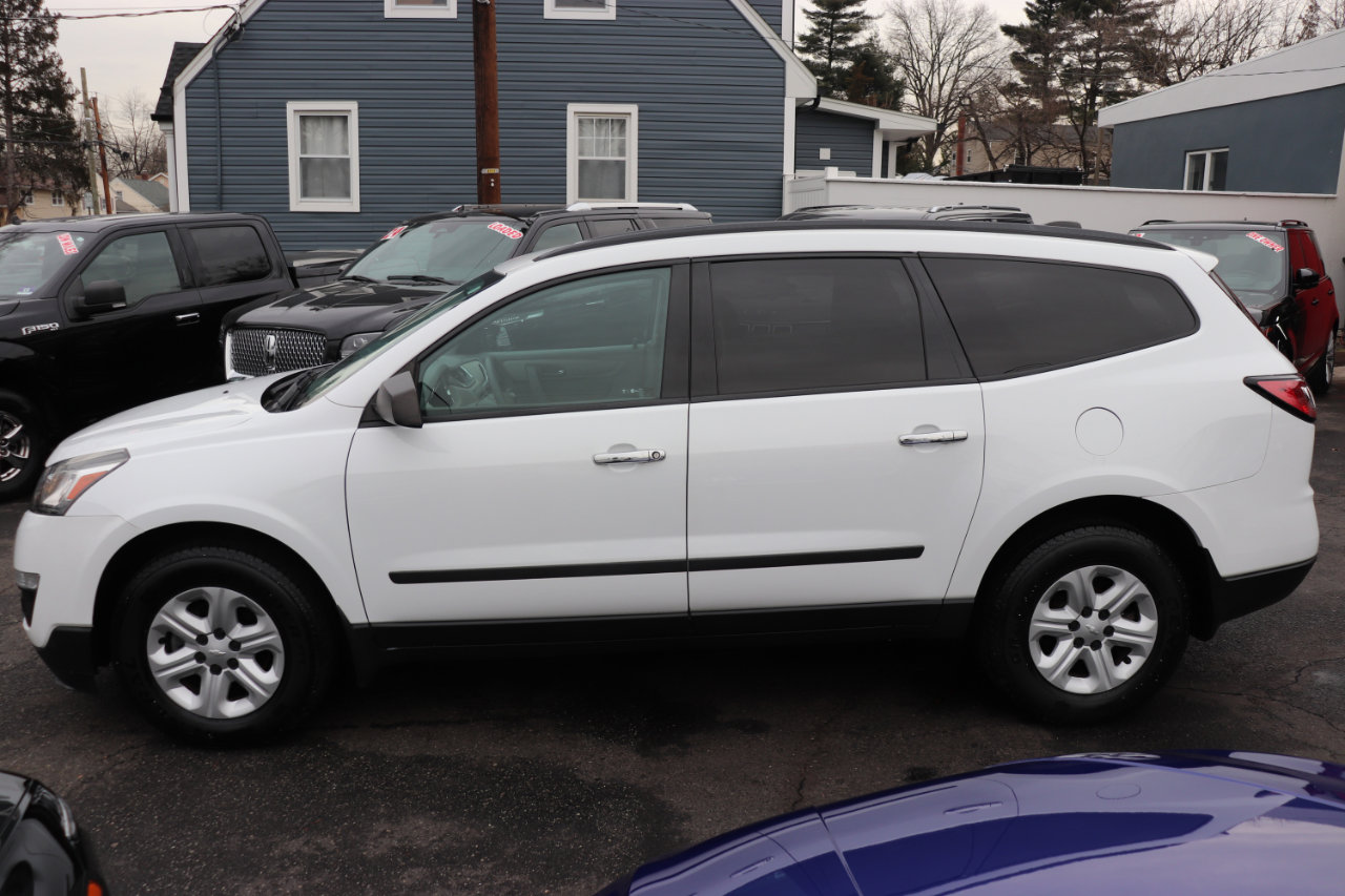 Used 2017 Chevrolet Traverse LS image 2