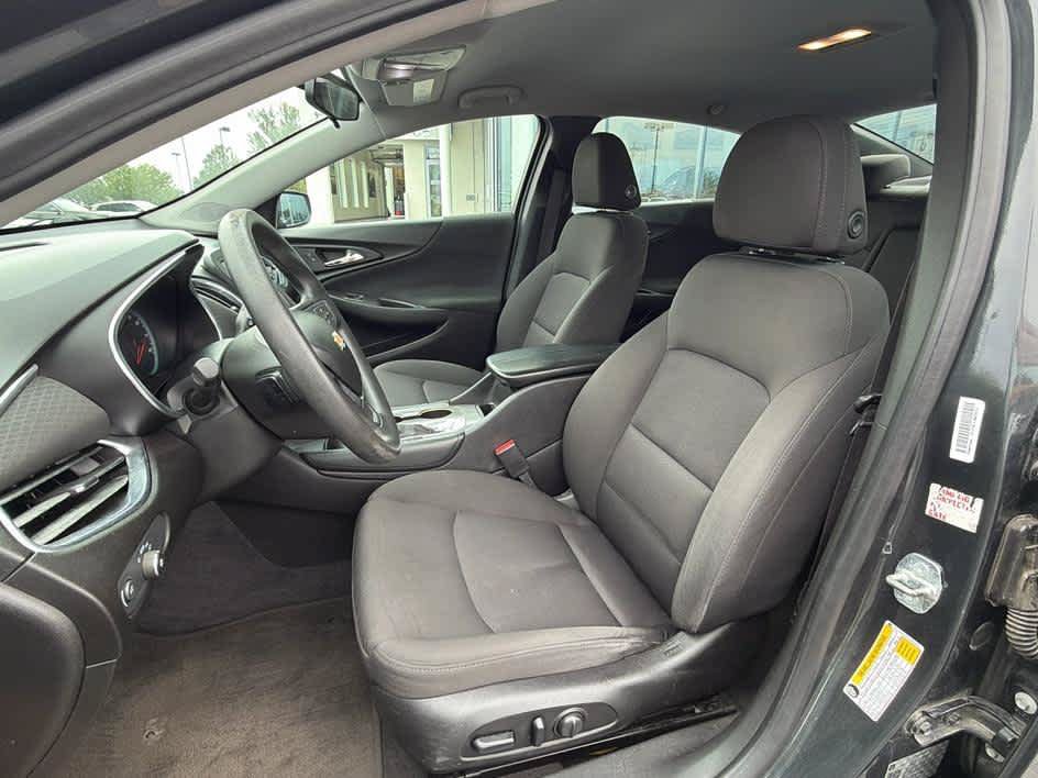 Used 2018 Chevrolet Malibu LT FWD image 13