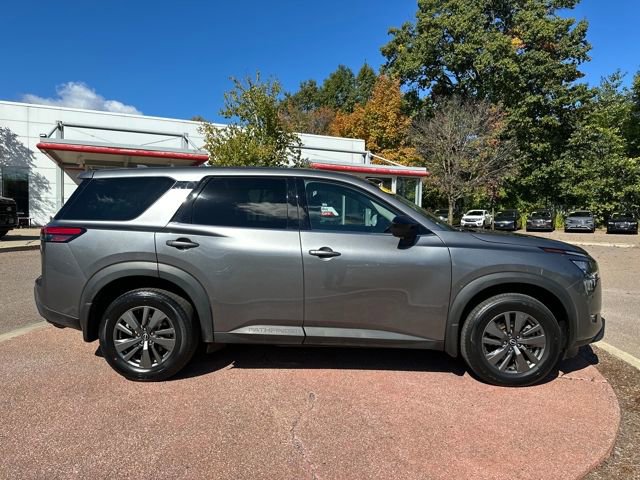 Used 2024 Nissan Pathfinder S image 7