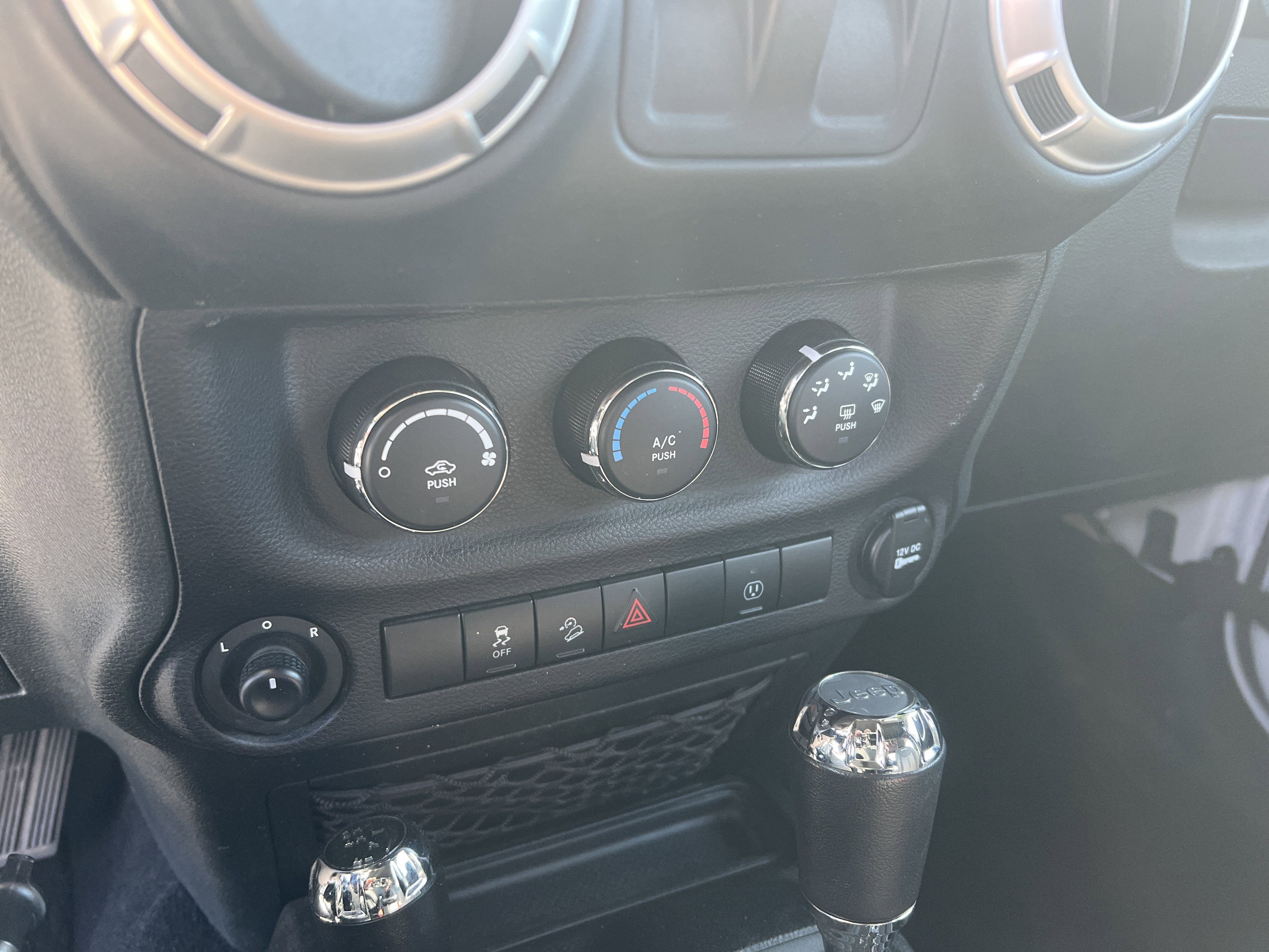 Used 2018 Jeep Wrangler Rubicon w/ Power Convenience Group image 7