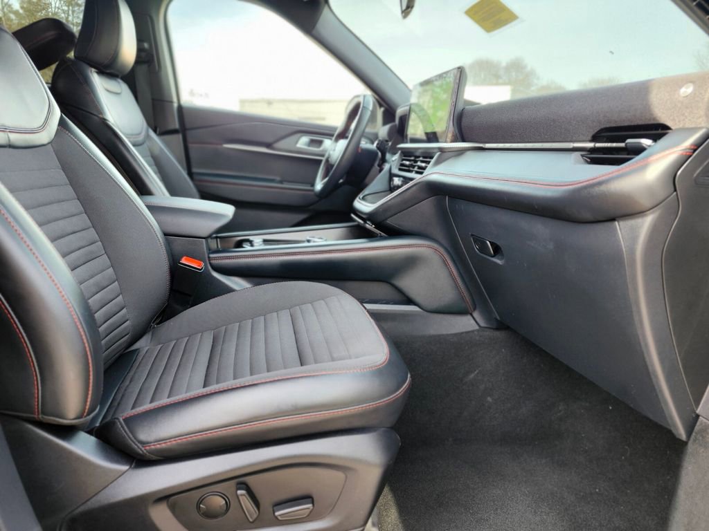 Certified 2025 Ford Explorer ST-Line image 11