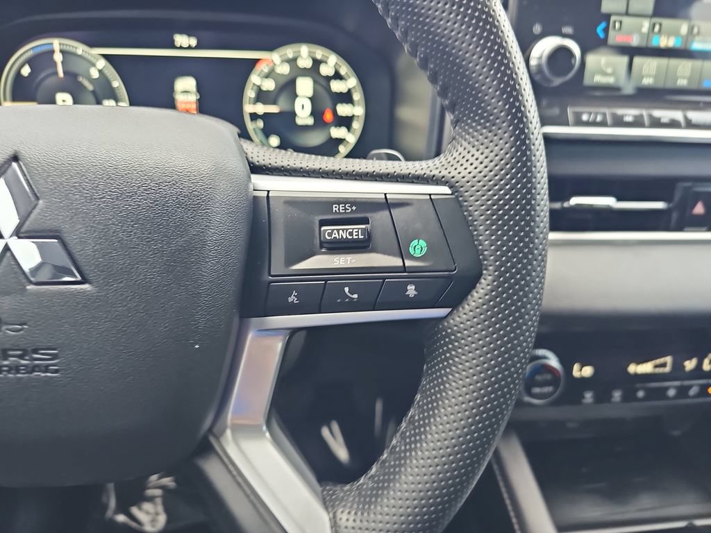 Used 2024 Mitsubishi Outlander 4WD Plug-In Hybrid image 18