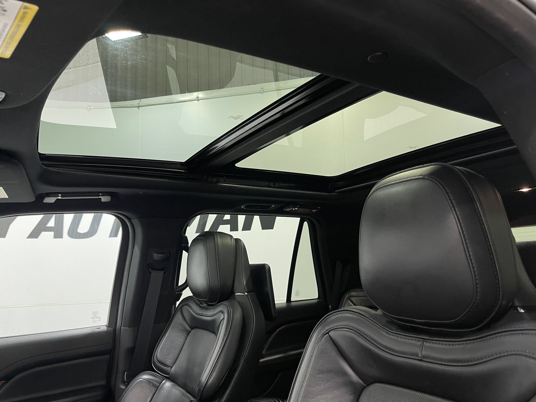 Used 2019 Lincoln Navigator Reserve AWD/4WD image 13