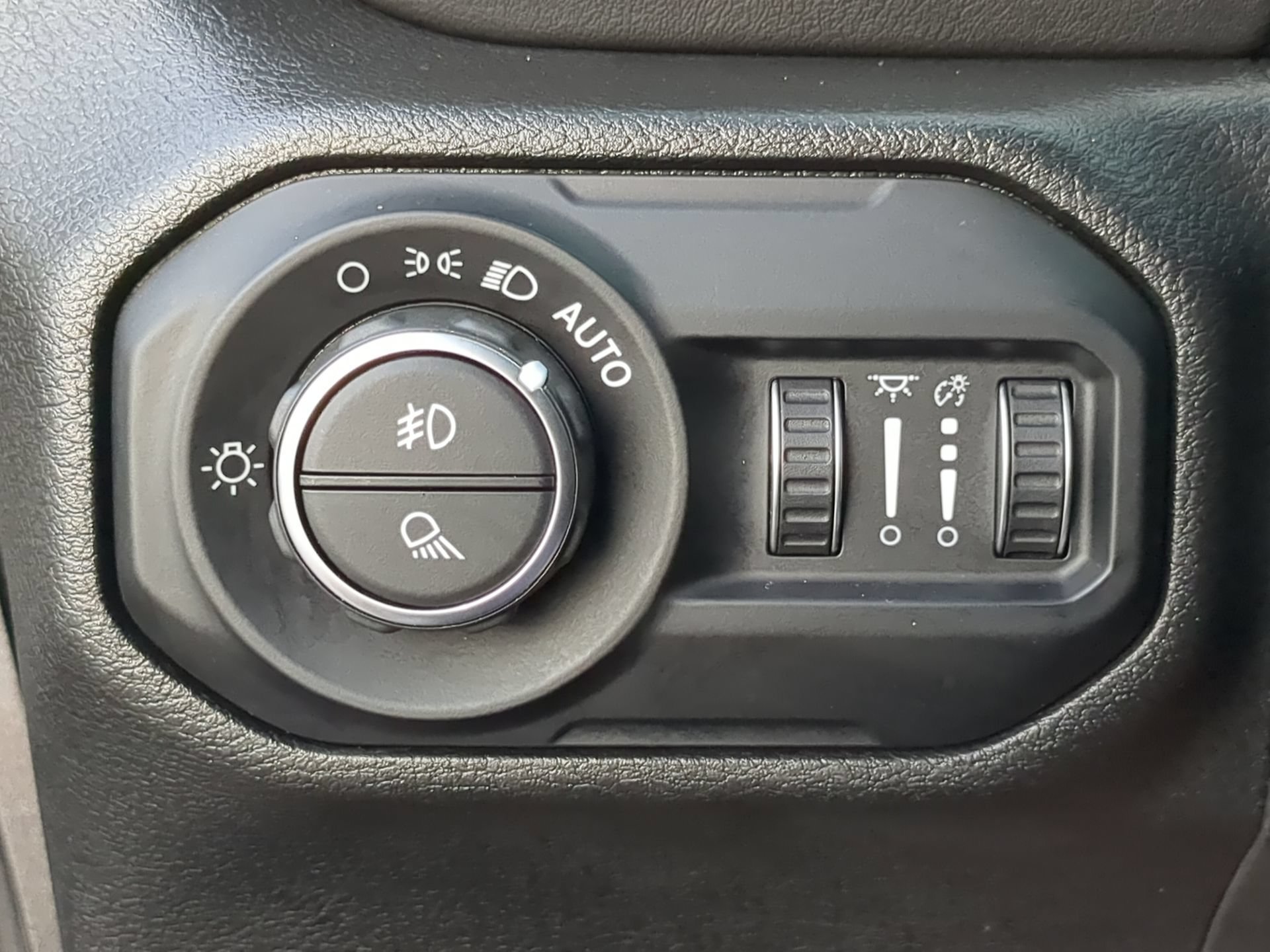 Used 2021 Jeep Gladiator Overland AWD/4WD image 64