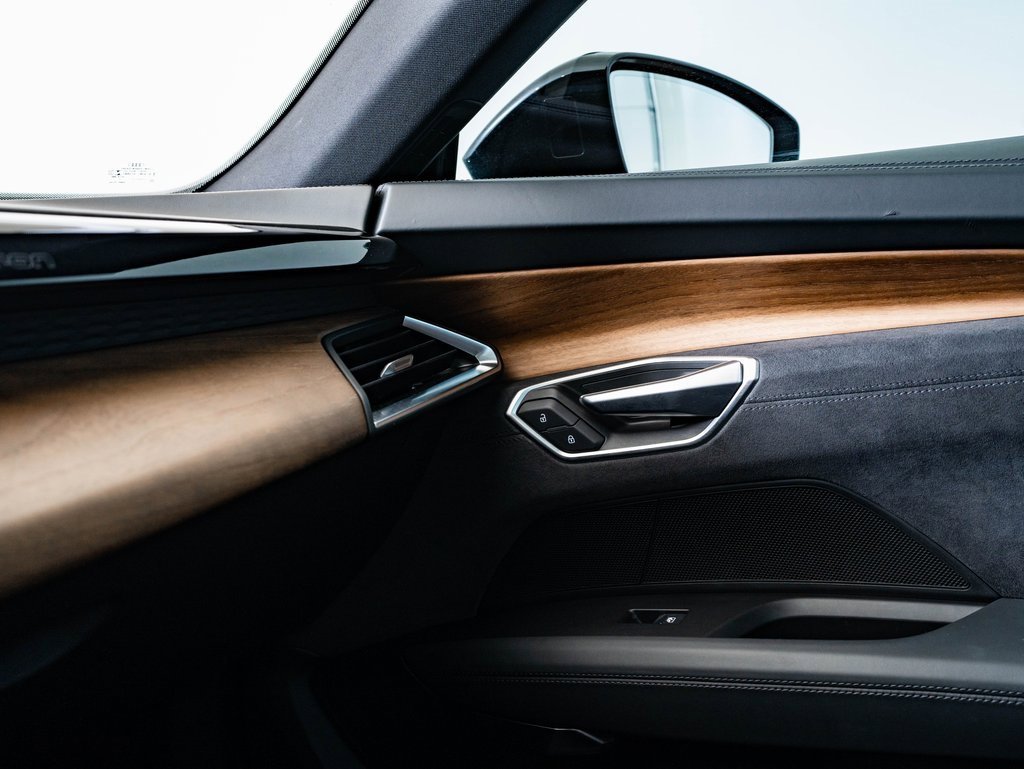 Used 2023 Audi e-tron GT Premium Plus image 38