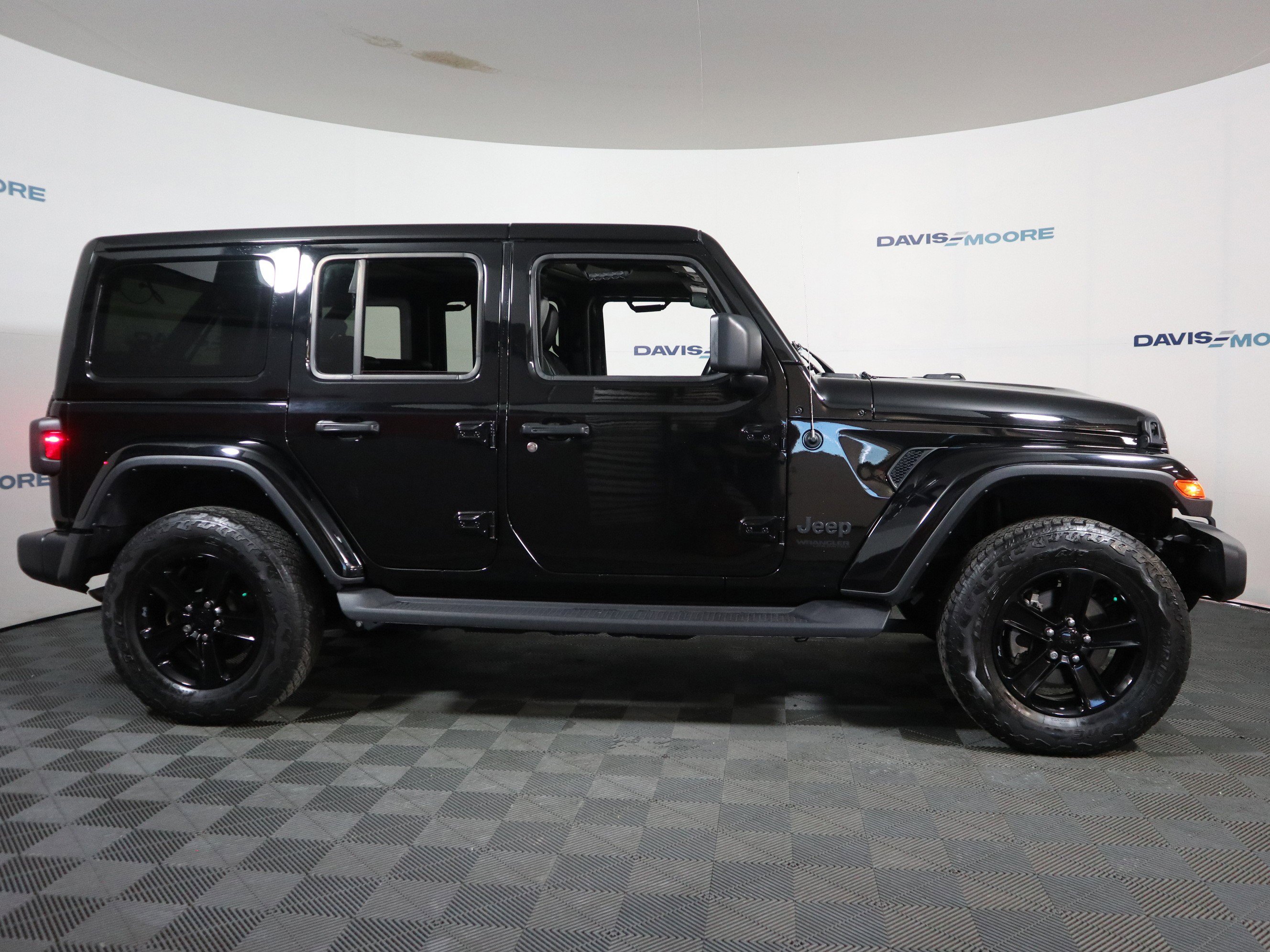 Used 2021 Jeep Wrangler Unlimited Sahara image 4