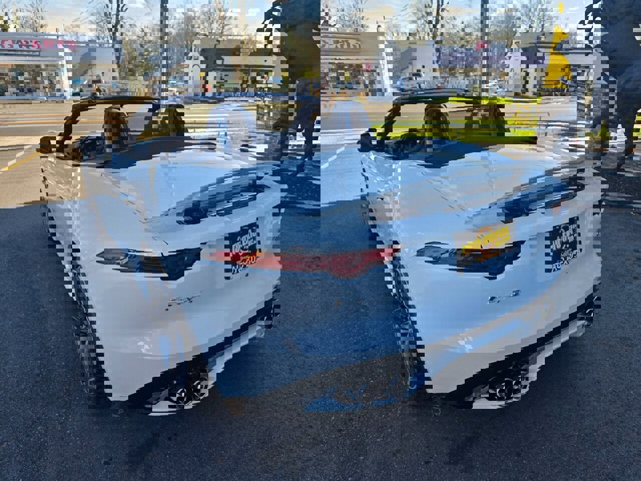 Used 2018 Jaguar F-TYPE R image 6