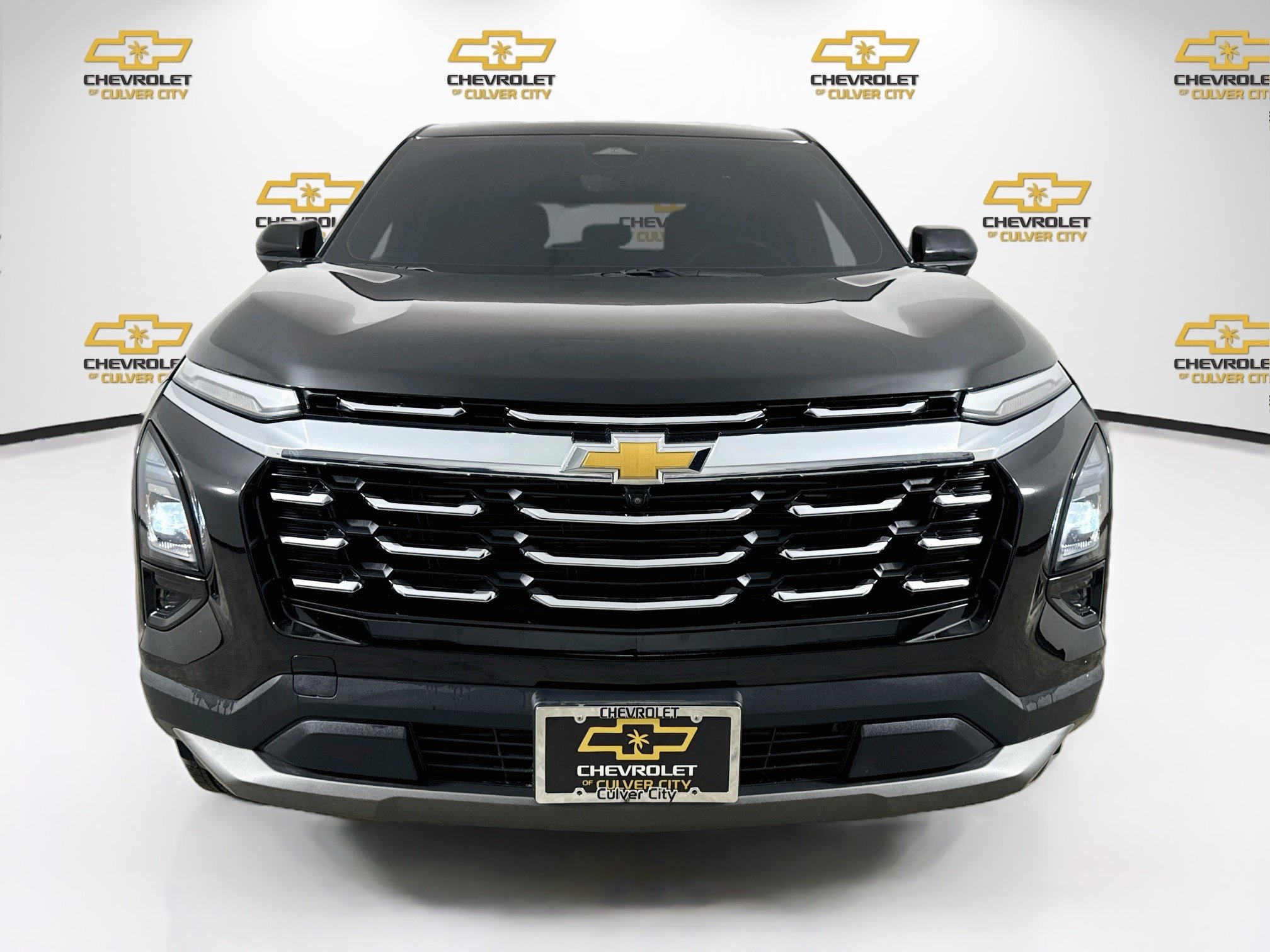 Used 2025 Chevrolet Equinox LT w/ Safety and Technology Package FWD image 2