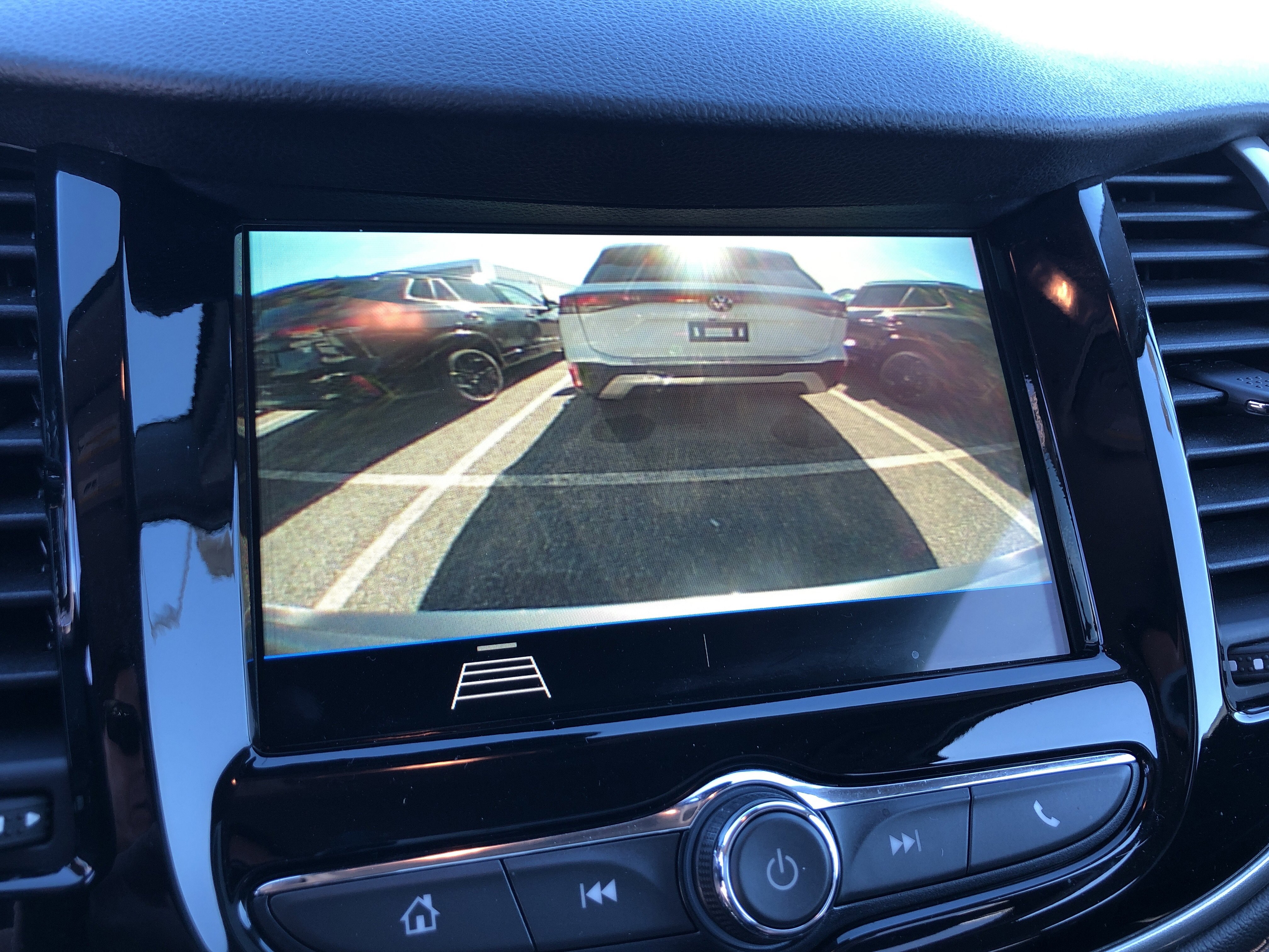 Used 2019 Chevrolet Trax LT w/ LT Convenience Package image 3