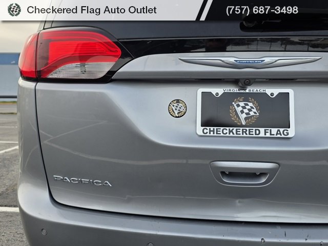 Used 2018 Chrysler Pacifica Limited image 17