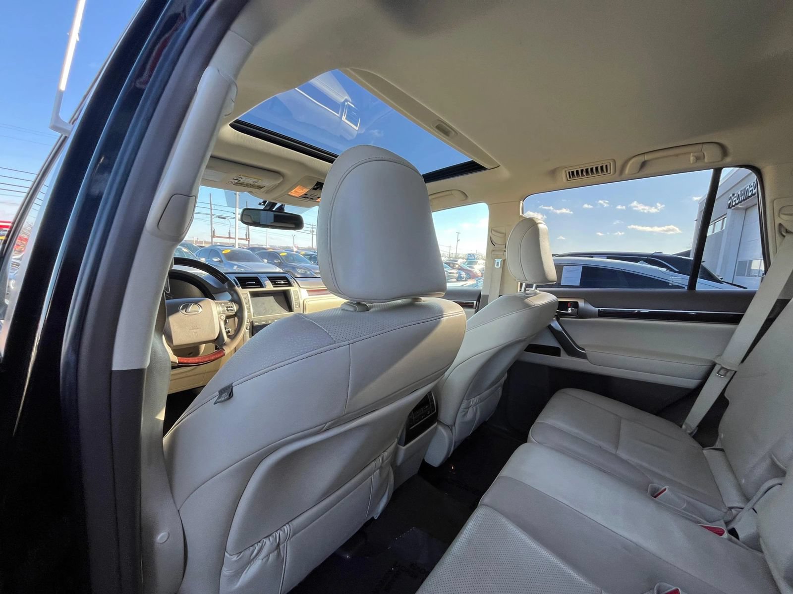 Used 2015 Lexus GX 460 w/ Premium Package AWD/4WD image 37