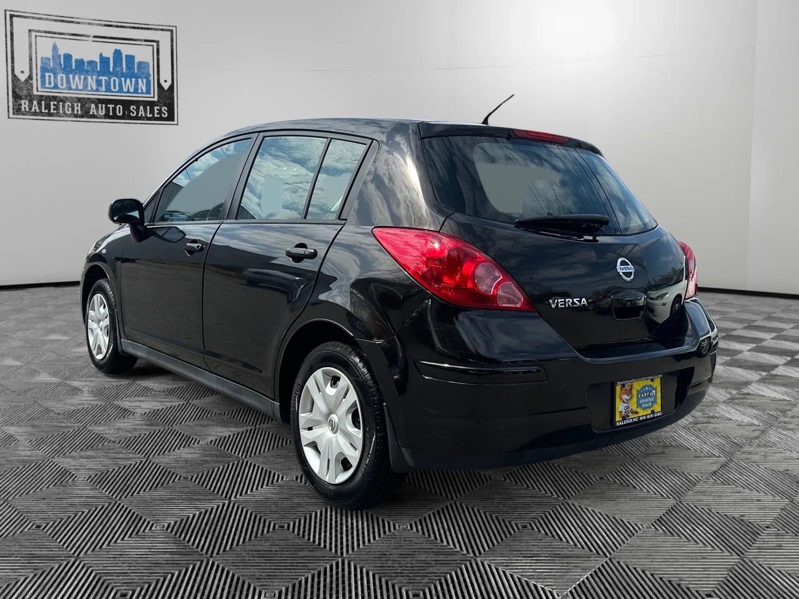 Used 2011 Nissan Versa 1.8 S w/ Plus Pkg image 4
