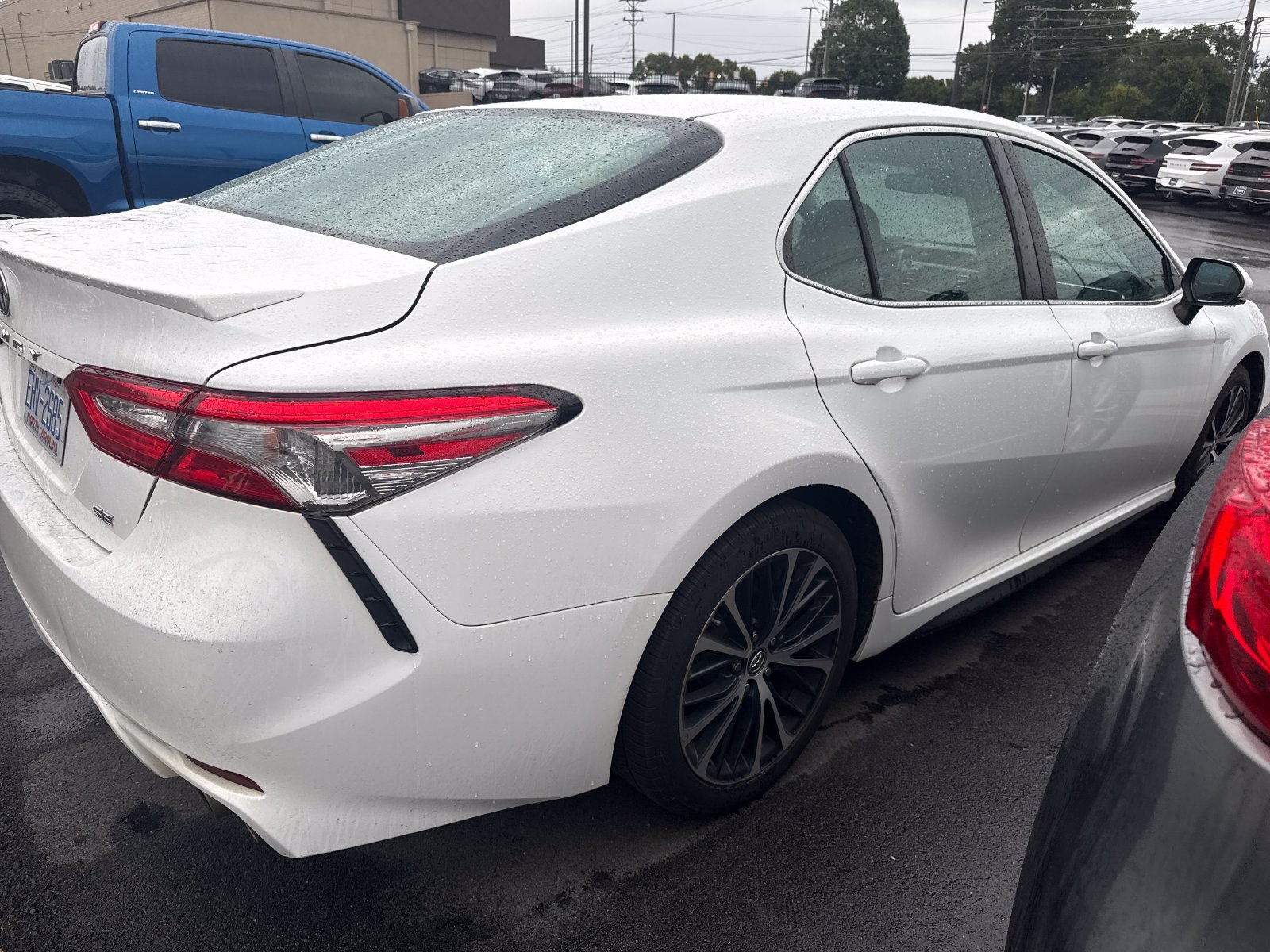 Used 2018 Toyota Camry SE w/ Moonroof Package FWD image 10