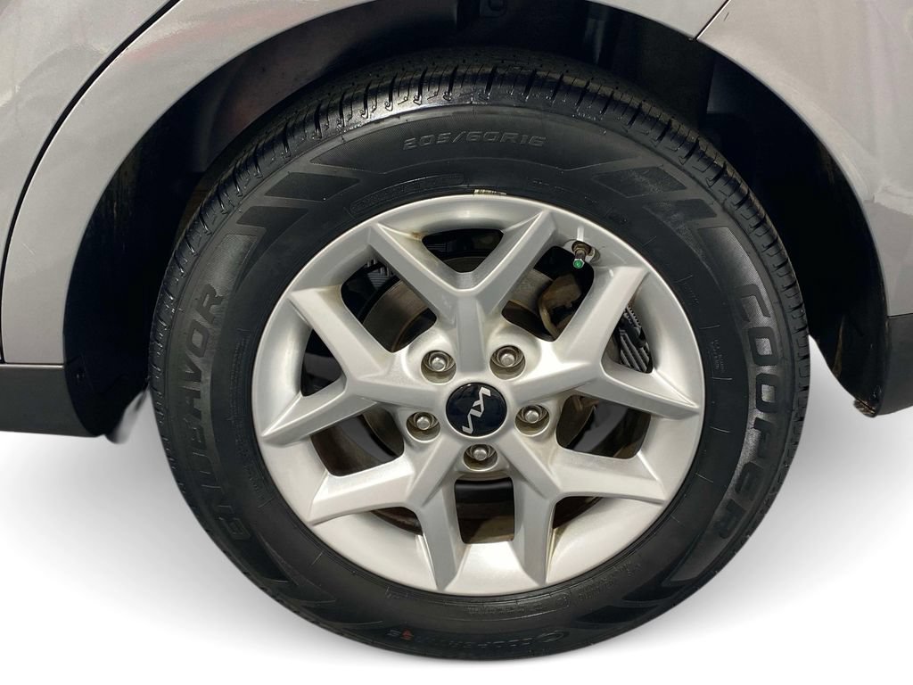 Used 2025 Kia Soul LX w/ LX Technology Package FWD image 7