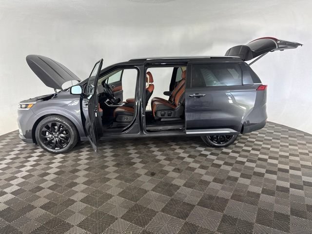 Used 2023 Kia Carnival SX Prestige FWD image 11