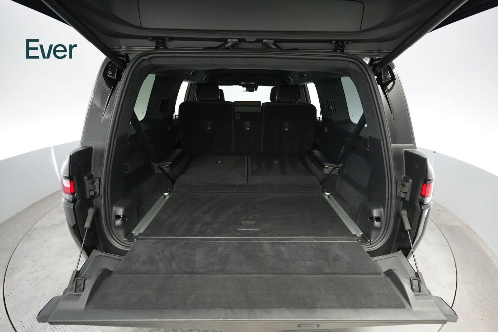 Used 2025 Rivian R1S Premium AWD/4WD image 8
