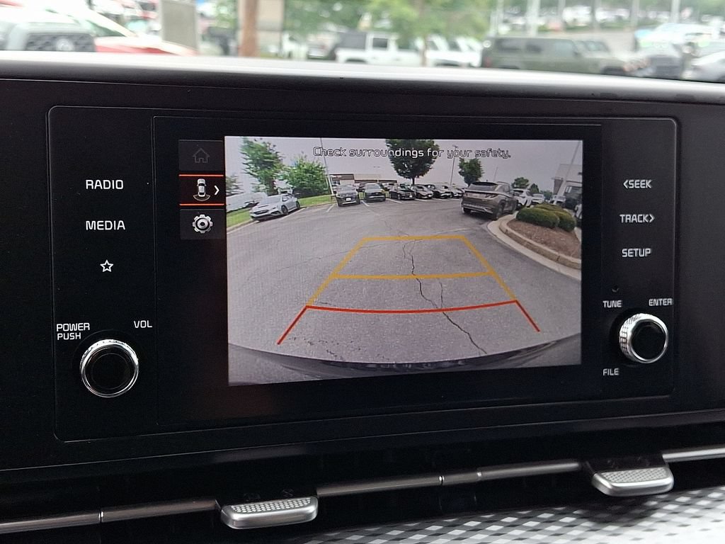 Used 2024 Kia Carnival LX FWD image 18