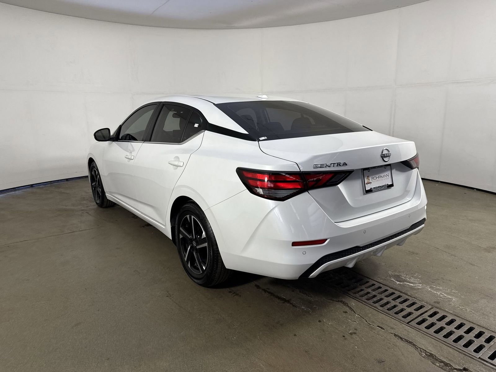 Certified 2025 Nissan Sentra SV image 32