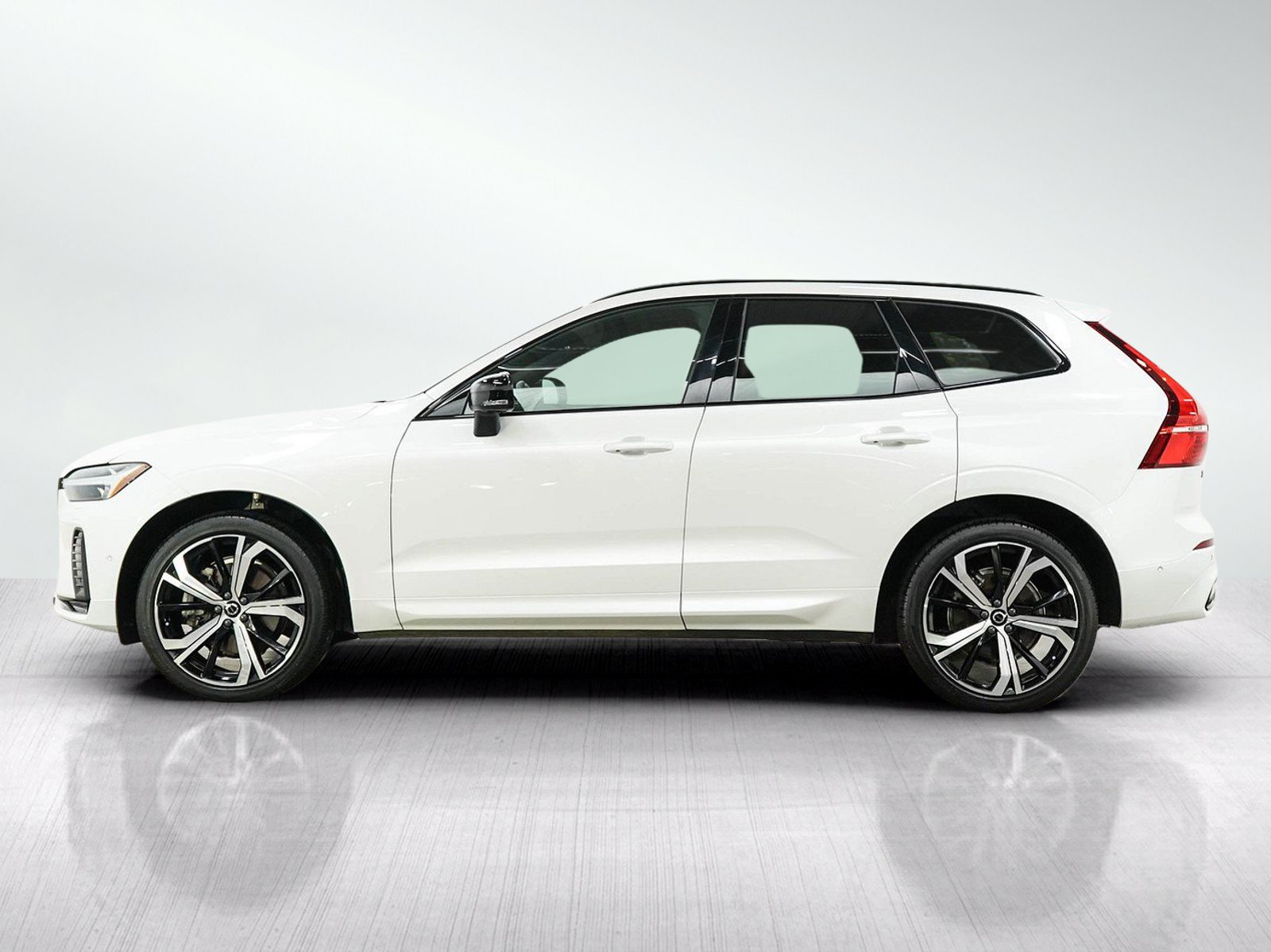 Used 2023 Volvo XC60 B6 Ultimate w/ Climate Package AWD/4WD image 2