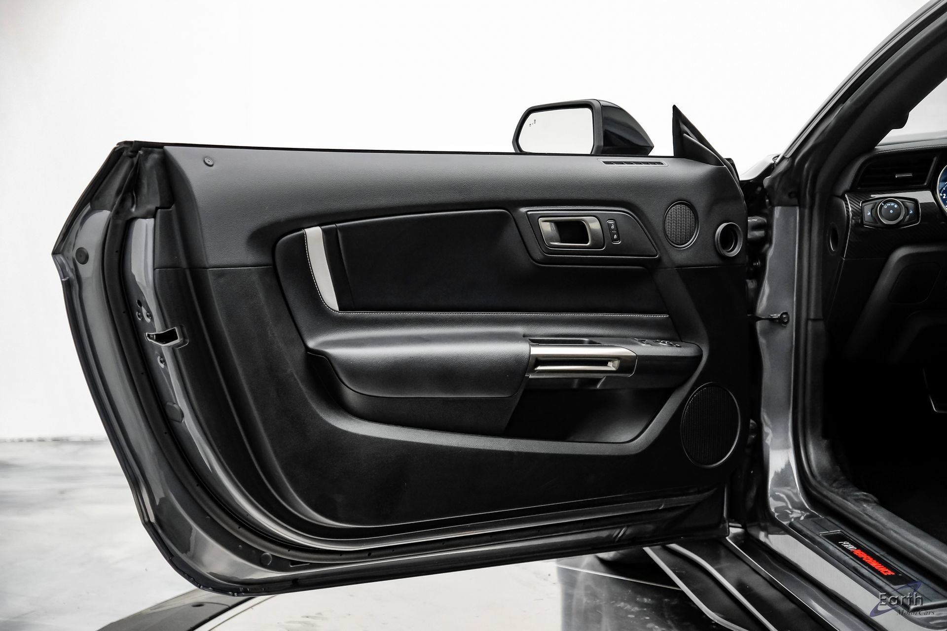 Used 2021 Ford Mustang Shelby GT500 w/ Carbon Fiber Track Pack RWD image 93